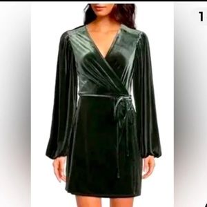 NWT Gianni Bini Green Leighton Velvet Wrap